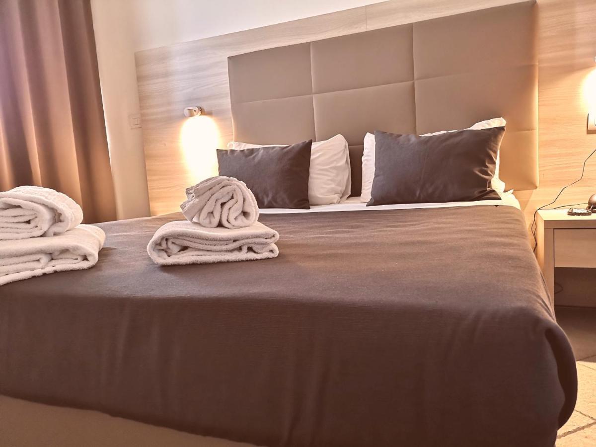 Academy Hotel Fiumicino Eksteriør billede