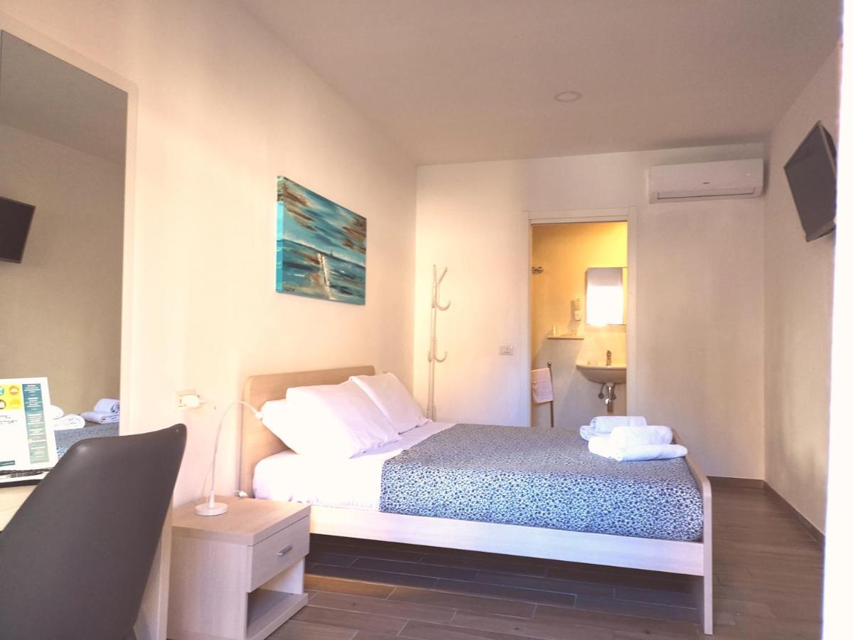 Academy Hotel Fiumicino Eksteriør billede