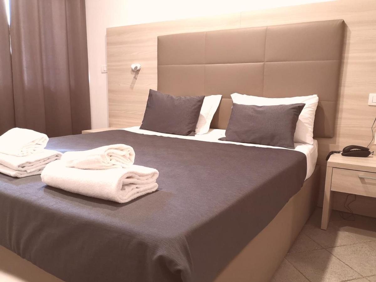 Academy Hotel Fiumicino Eksteriør billede