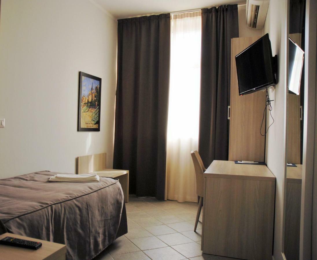 Academy Hotel Fiumicino Eksteriør billede