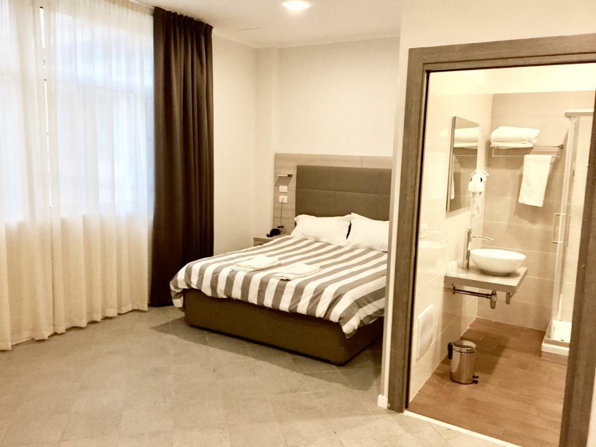 Academy Hotel Fiumicino Eksteriør billede