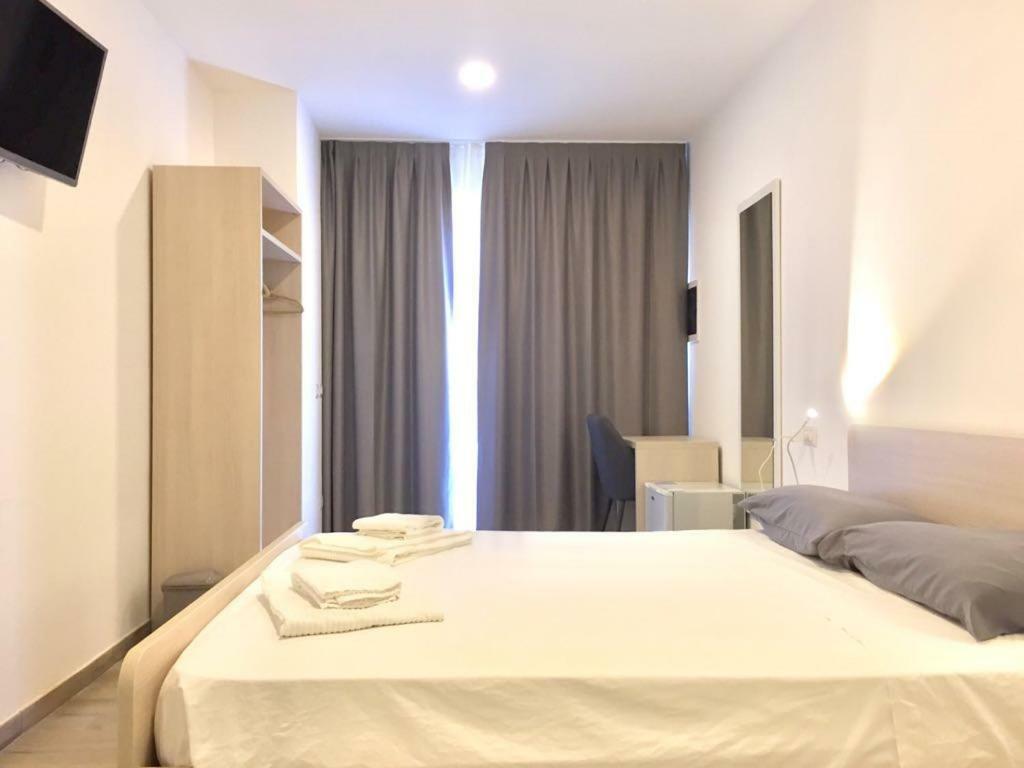 Academy Hotel Fiumicino Eksteriør billede